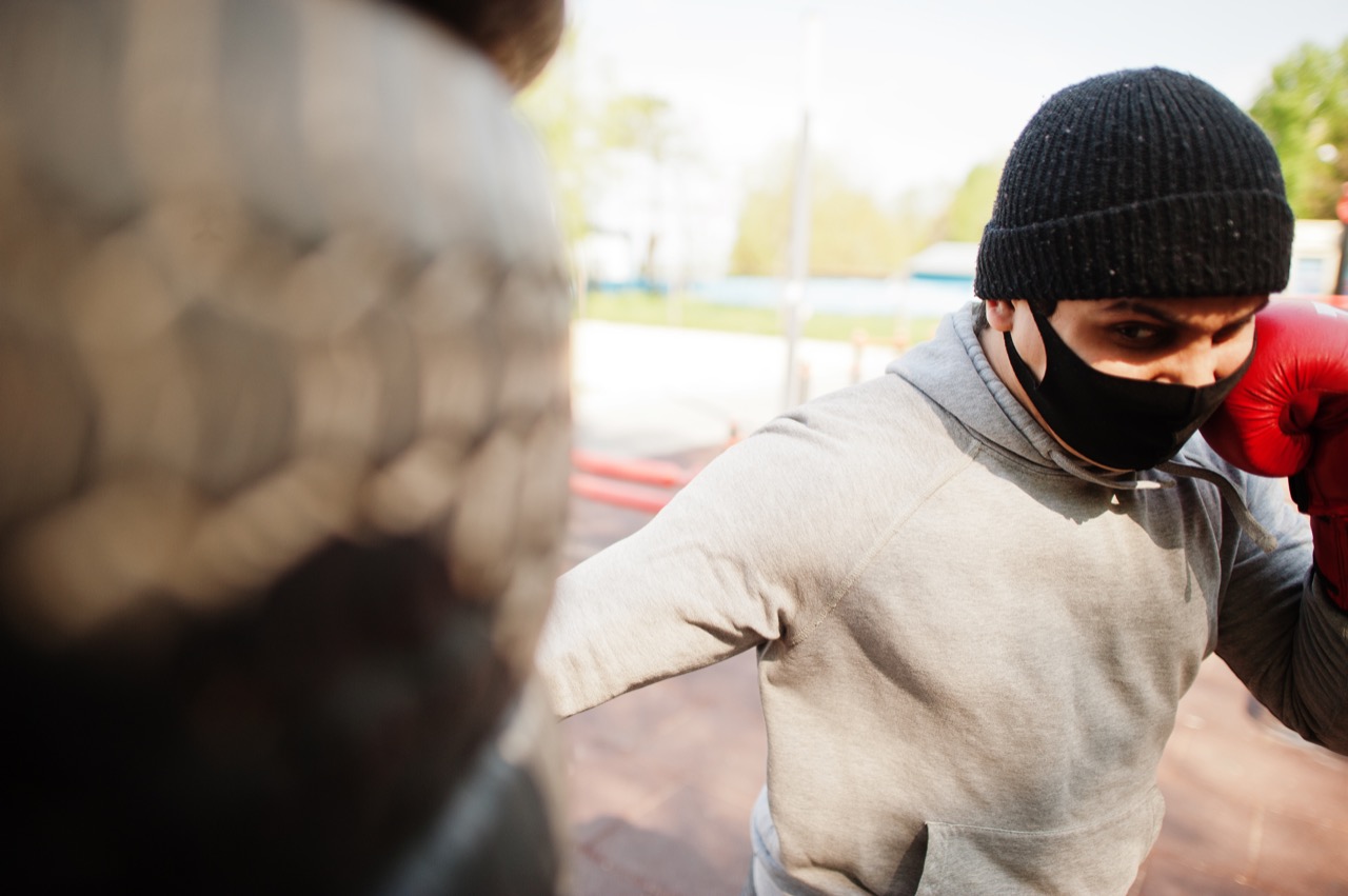 sport-arabian-man-in-black-medical-face-mask-2025-02-10-10-41-17-utc.jpg